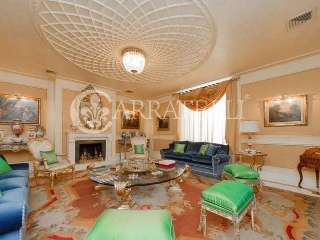 Palazzo / Stabile in vendita a Roma RM