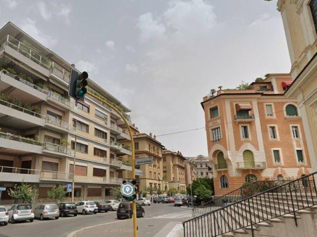 Palazzo / Stabile in vendita a Roma RM
