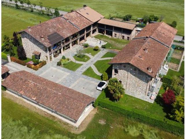 Palazzo / Stabile in vendita a Romano di Lombardia BG