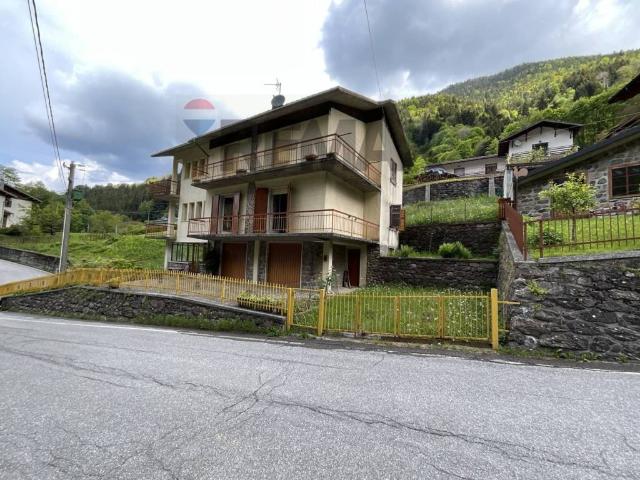 Palazzo / Stabile in vendita a Roncobello BG