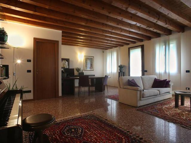 Palazzo / Stabile in vendita a Rosà VI
