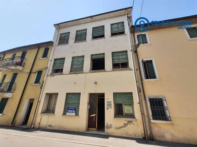 Palazzo / Stabile in vendita a Rovigo RO