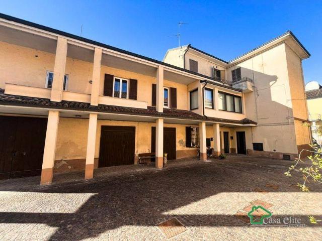 Palazzo / Stabile in vendita a Salerano sul Lambro LO