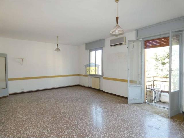 Palazzo / Stabile in vendita a Salsomaggiore Terme PR