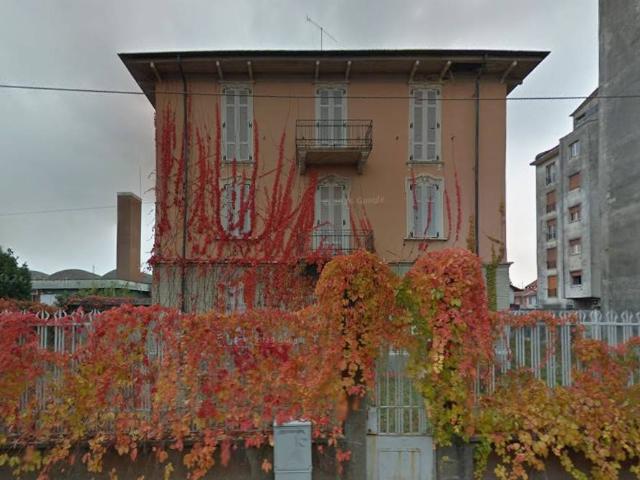 Palazzo / Stabile in vendita a Samarate VA