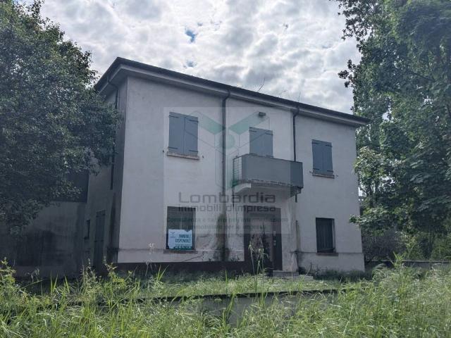 Palazzo / Stabile in vendita a San Benedetto Po MN