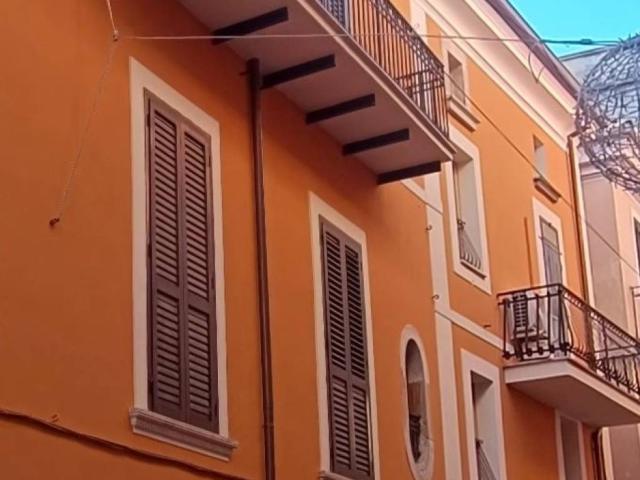 Palazzo / Stabile in vendita a San Donato Val di Comino FR