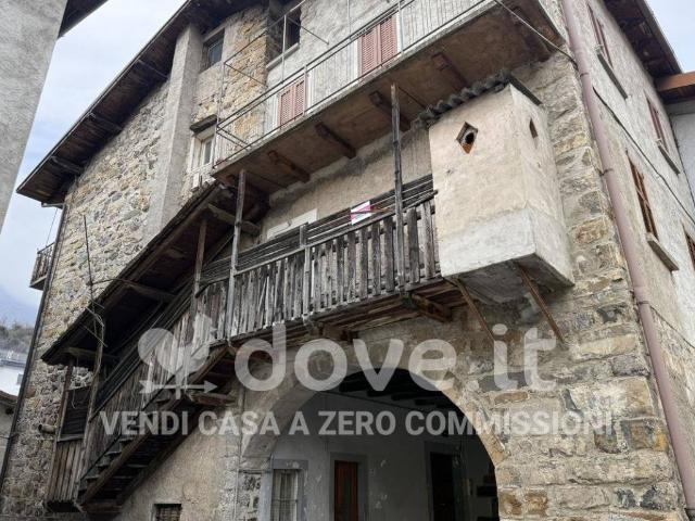 Palazzo / Stabile in vendita a San Giovanni Bianco BG