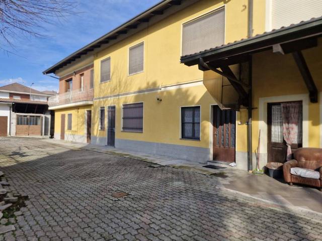 Palazzo / Stabile in vendita a San Giusto Canavese TO