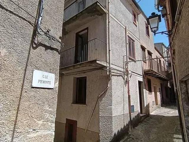 Palazzo / Stabile in vendita a San Mauro Castelverde PA