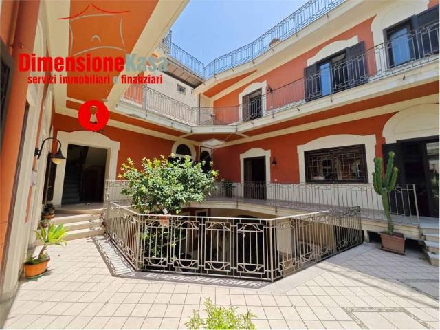Palazzo / Stabile in vendita a San Paolo Bel Sito NA