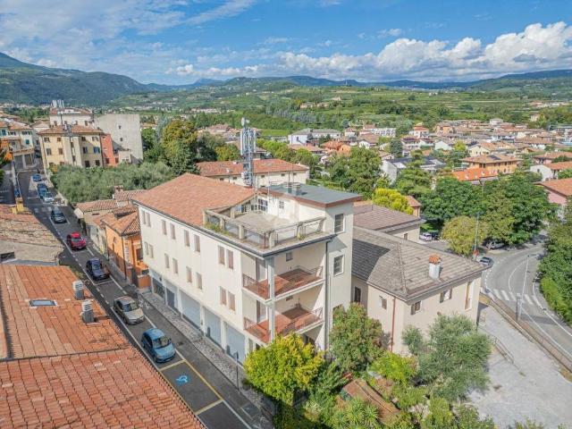 Palazzo / Stabile in vendita a San Pietro in Cariano VR