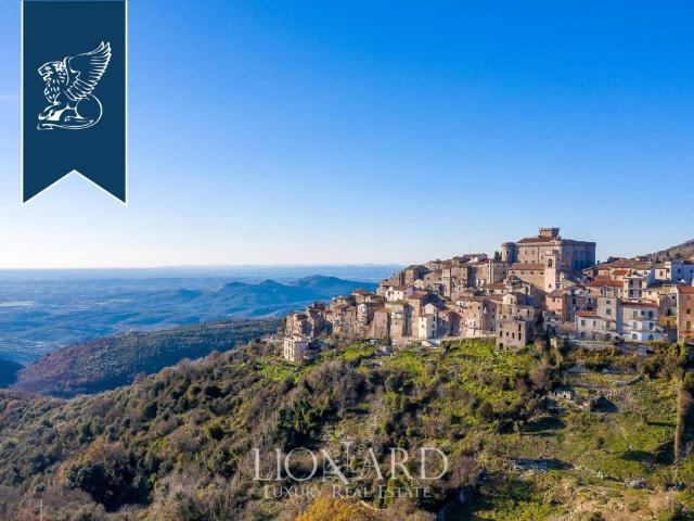 Palazzo / Stabile in vendita a San Polo dei Cavalieri RM