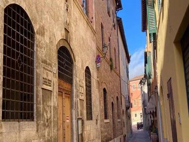 Palazzo / Stabile in vendita a San Quirico d'Orcia SI