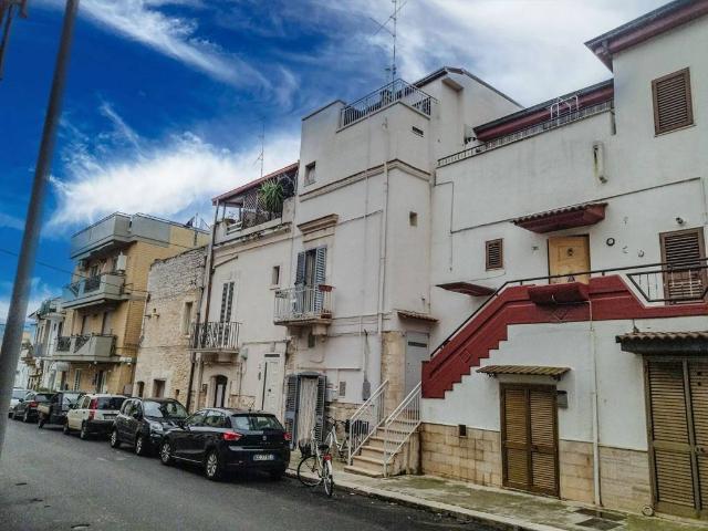 Palazzo / Stabile in vendita a Sannicandro di Bari BA