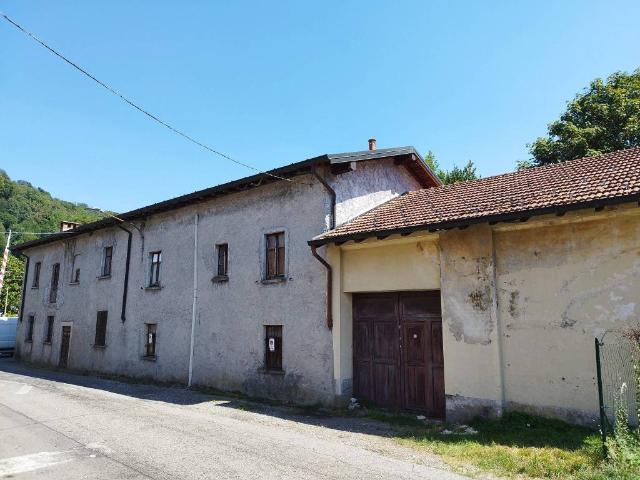 Palazzo / Stabile in vendita a Sangiano VA