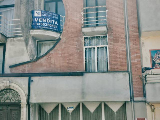 Palazzo / Stabile in vendita a Sant'Angelo le Fratte PZ