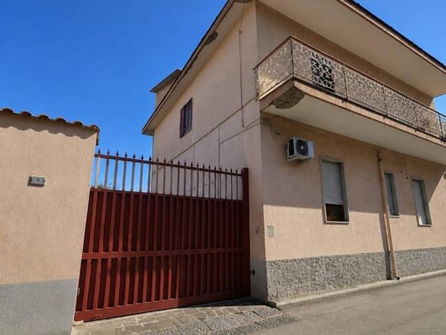 Palazzo / Stabile in vendita a Sant'Arpino CE