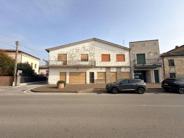 Palazzo / Stabile in vendita a Sant'Elena PD