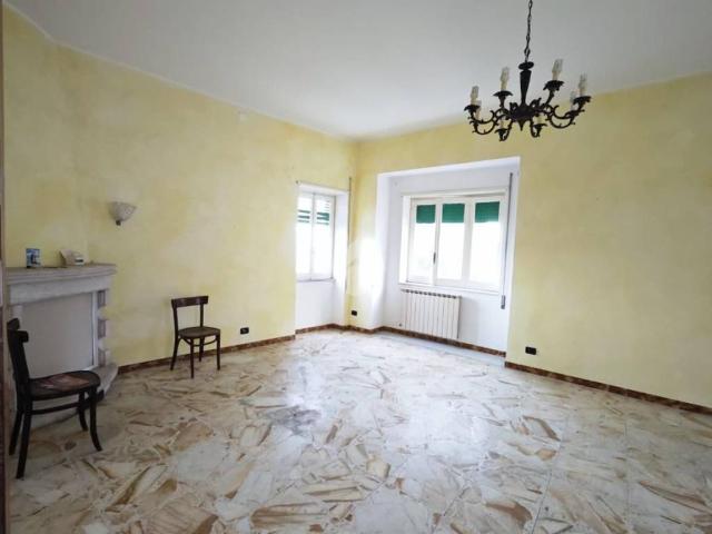 Palazzo / Stabile in vendita a Santi Cosma e Damiano LT