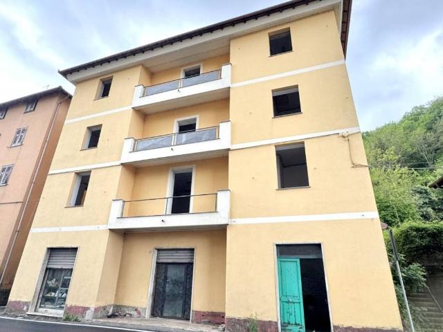 Palazzo / Stabile in vendita a Savignone GE