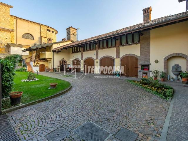 Palazzo / Stabile in vendita a Scanzorosciate BG