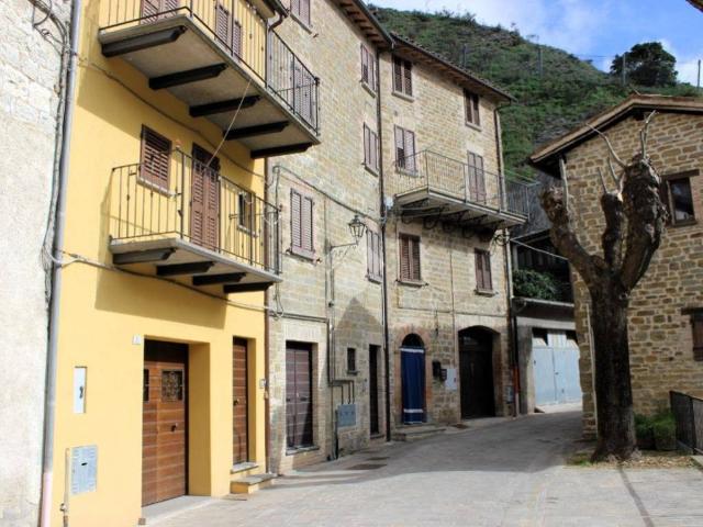 Palazzo / Stabile in vendita a Scheggia e Pascelupo PG