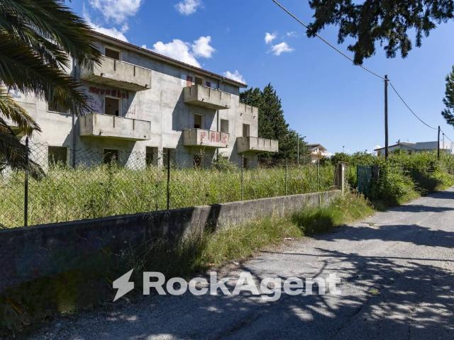 Palazzo / Stabile in vendita a Sellia Marina CZ