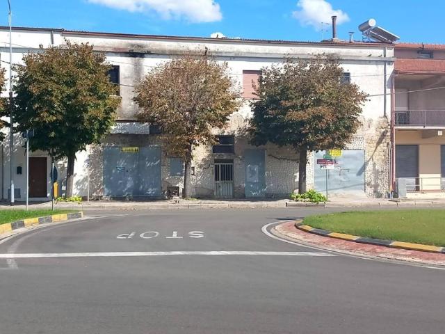 Palazzo / Stabile in vendita a Senorbì SU