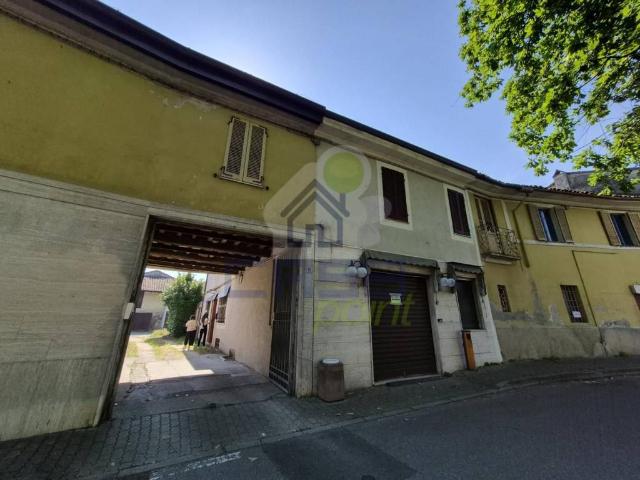 Palazzo / Stabile in vendita a Sesto ed Uniti CR