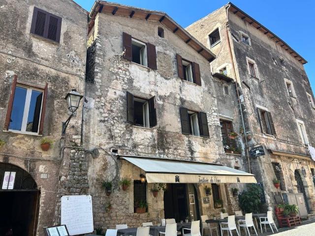 Palazzo / Stabile in vendita a Sermoneta LT