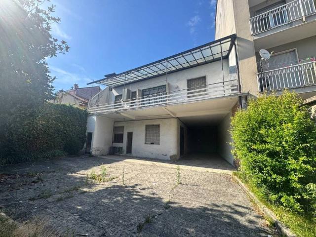 Palazzo / Stabile in vendita a Seregno MB