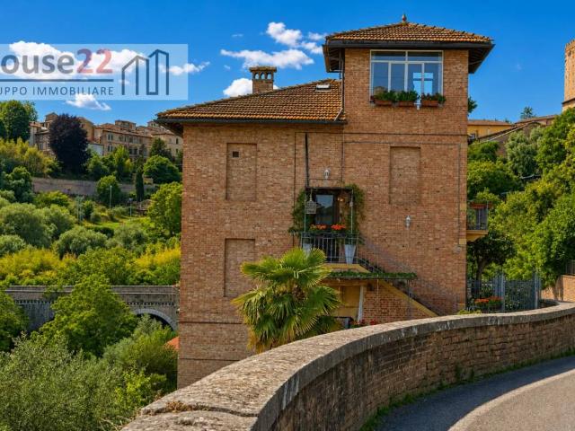 Palazzo / Stabile in vendita a Siena SI