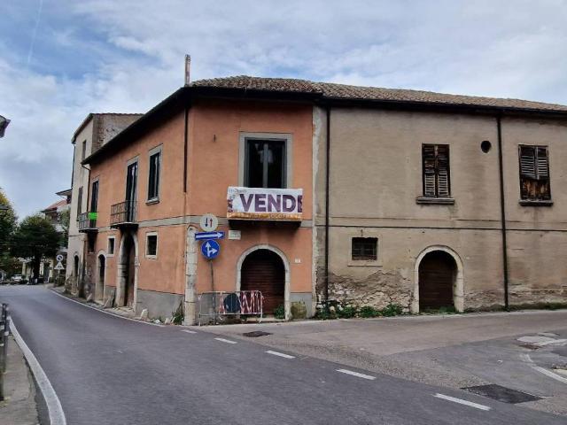 Palazzo / Stabile in vendita a Solofra AV
