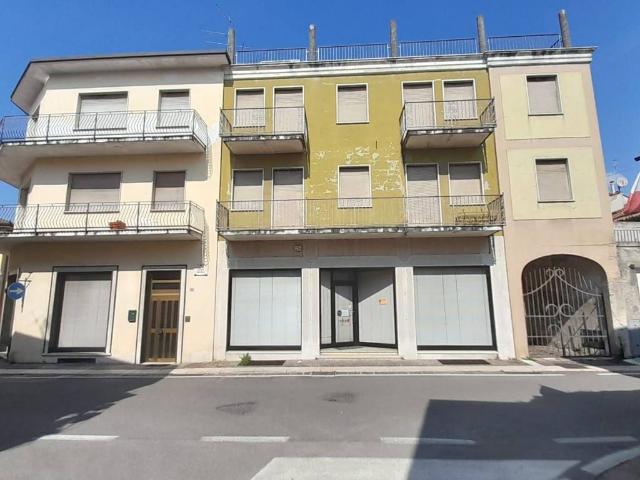Palazzo / Stabile in vendita a Sommacampagna VR