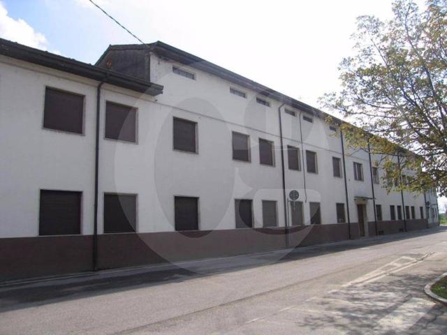 Palazzo / Stabile in vendita a Soncino CR