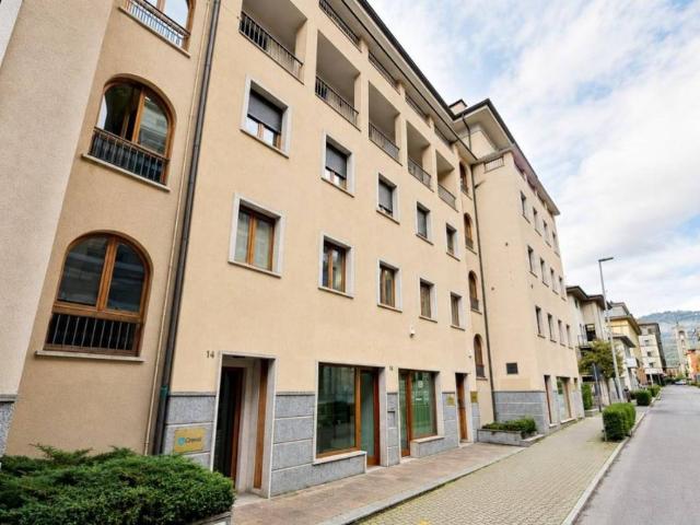 Palazzo / Stabile in vendita a Sondrio SO