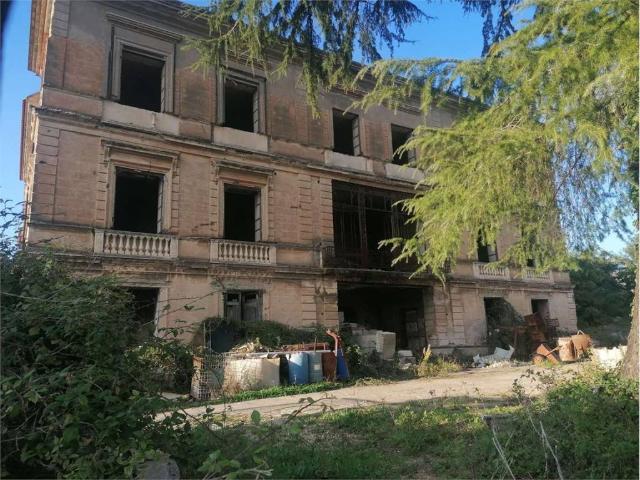 Palazzo / Stabile in vendita a Sparanise CE