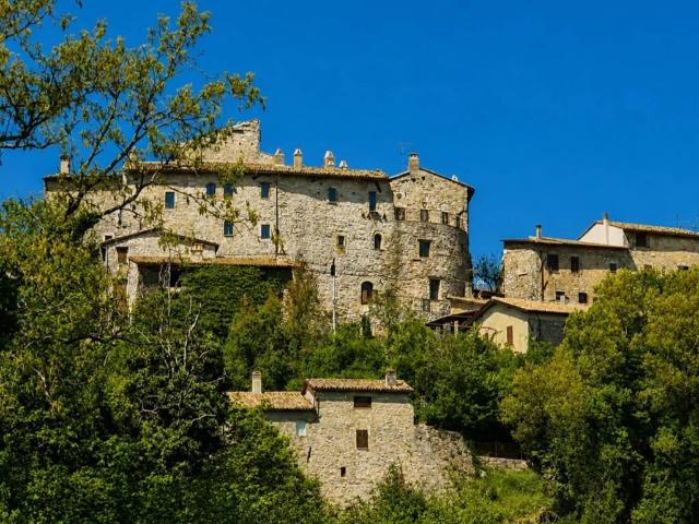 Palazzo / Stabile in vendita a Spoleto PG