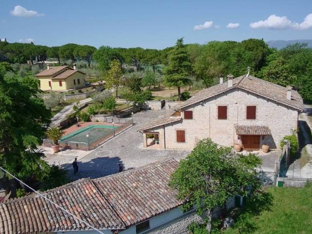Palazzo / Stabile in vendita a Spoleto PG