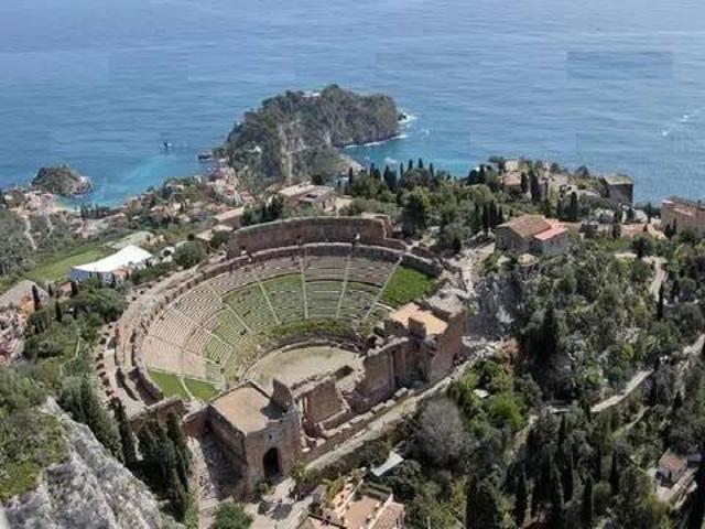 Palazzo / Stabile in vendita a Taormina ME