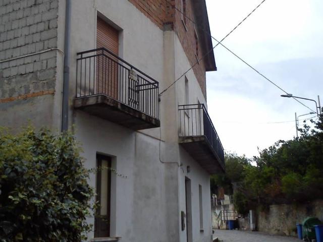 Palazzo / Stabile in vendita a Tarsia CS