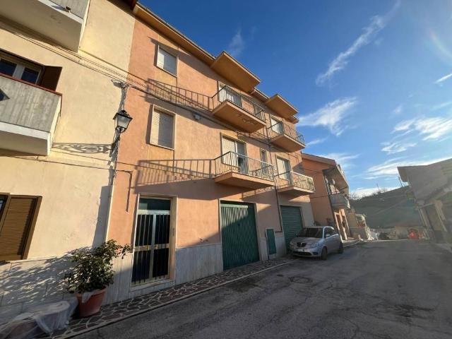 Palazzo / Stabile in vendita a Teramo TE
