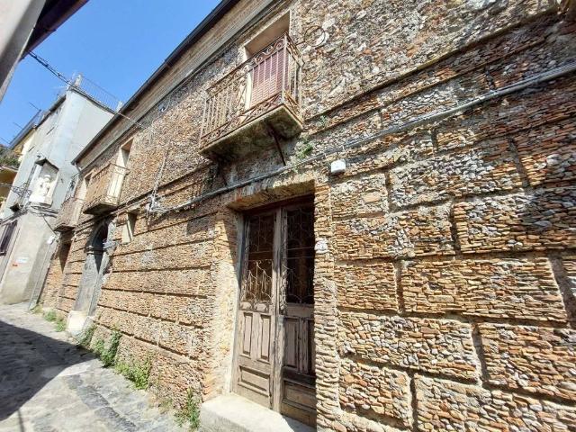 Palazzo / Stabile in vendita a Tiriolo CZ