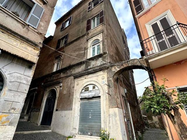 Palazzo / Stabile in vendita a Tivoli RM