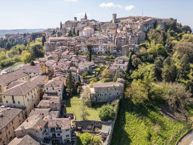 Palazzo / Stabile in vendita a Todi PG