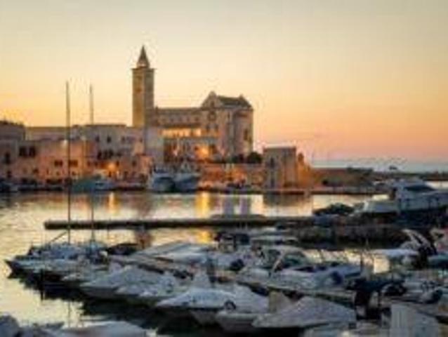 Palazzo / Stabile in vendita a Trani BT