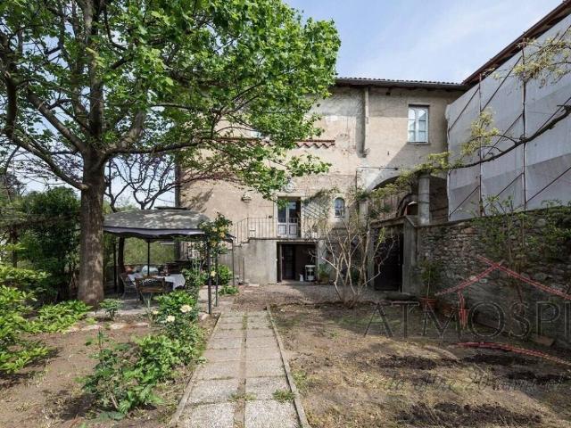 Palazzo / Stabile in vendita a Tradate VA