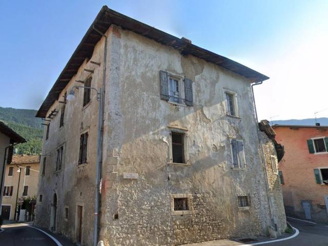 Palazzo / Stabile in vendita a Trento TN