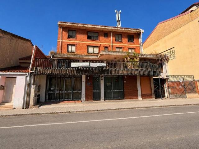 Palazzo / Stabile in vendita a Uta CA